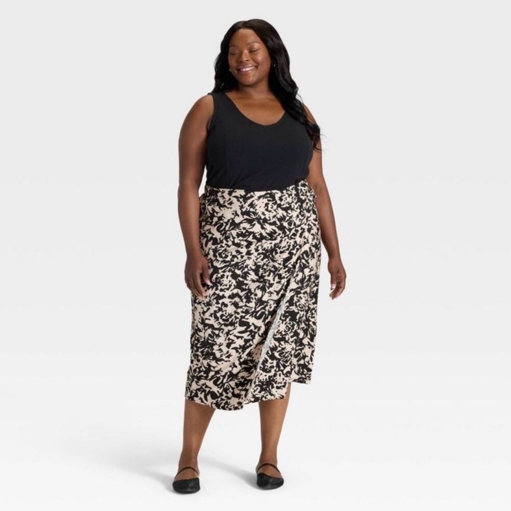 NWT Women’s Ava & Viv Midi Wrap Skirt Abstract XXL  Plus Size Black White